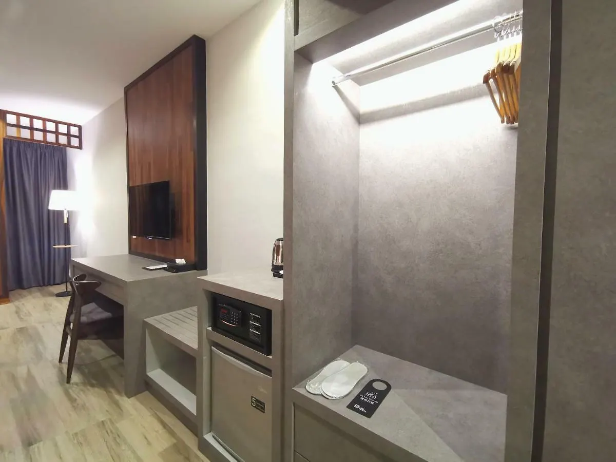 Frame Hotel George Town